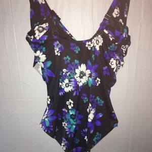 Women NWOT swim 365 sz 20 whole piece bathing suit